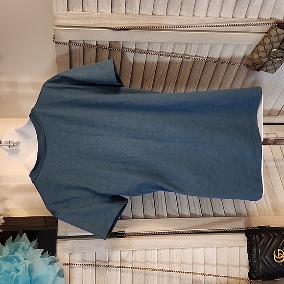 Nike brand athletic TShirt - Picture 4 of 8